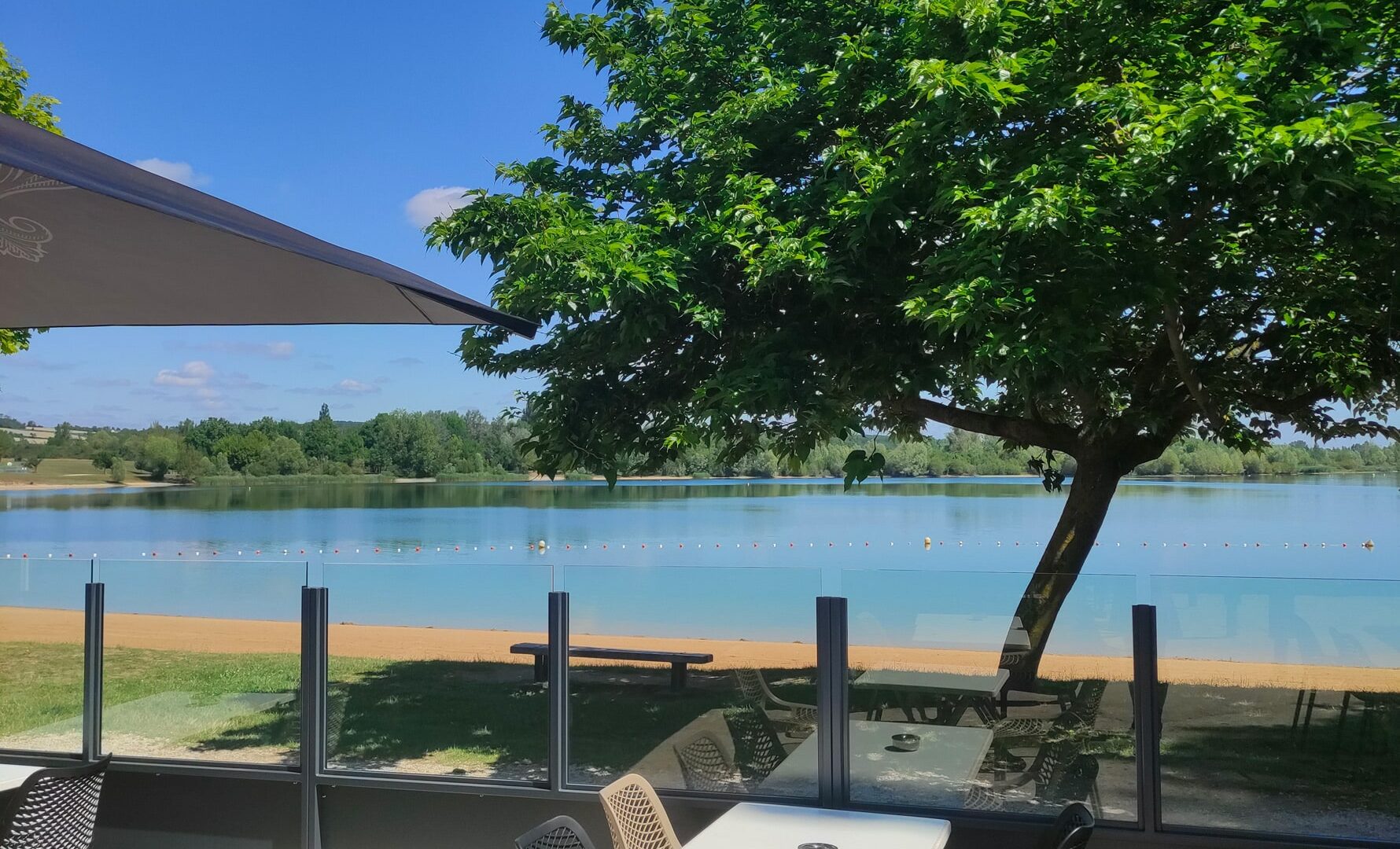 bistro-de-la-plage-domaine-de-saint-cyr-2-min bistro-de-la-plage-domaine-de-saint-cyr-2-min