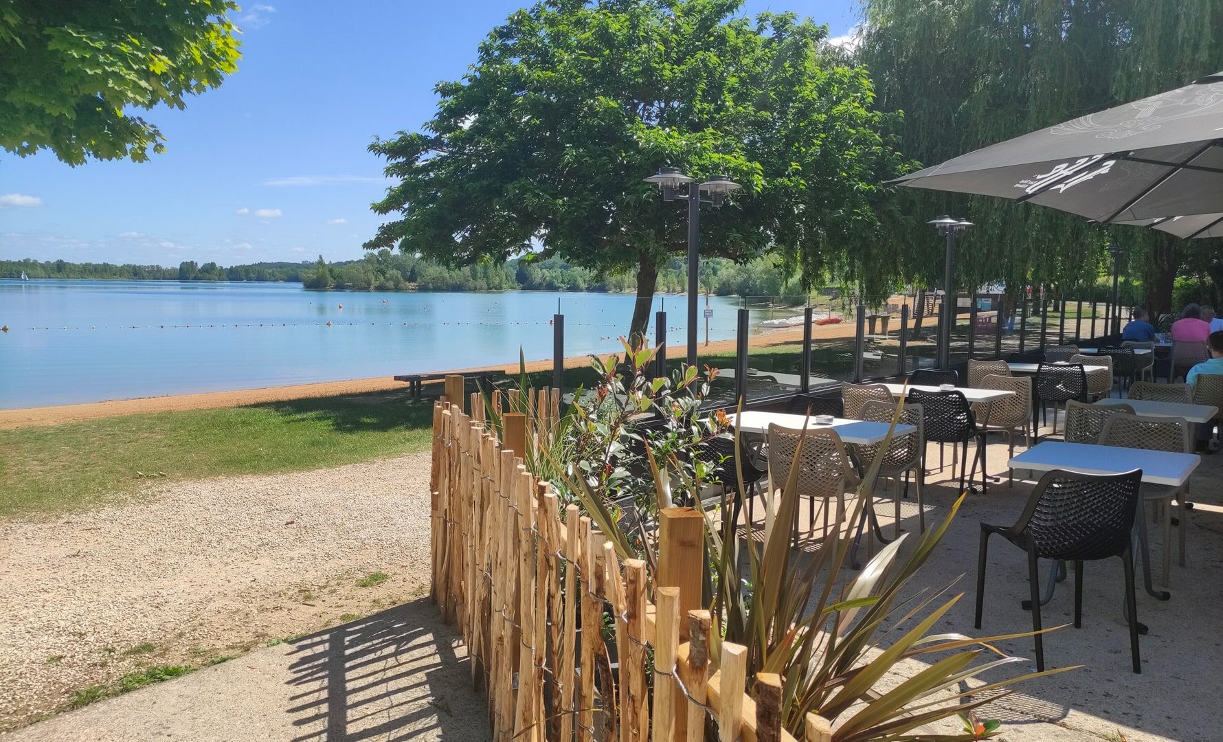 bistro-de-la-plage-domaine-de-saint-cyr-6-min bistro-de-la-plage-domaine-de-saint-cyr-6-min