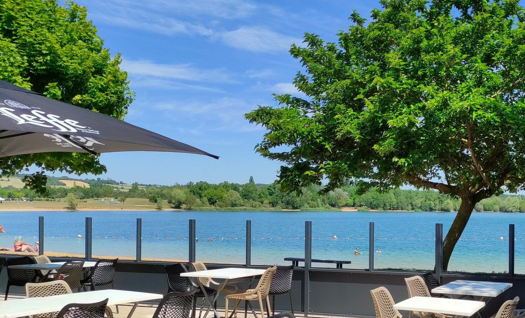 bistro-de-la-plage-domaine-de-saint-cyr-7-min bistro-de-la-plage-domaine-de-saint-cyr-7-min
